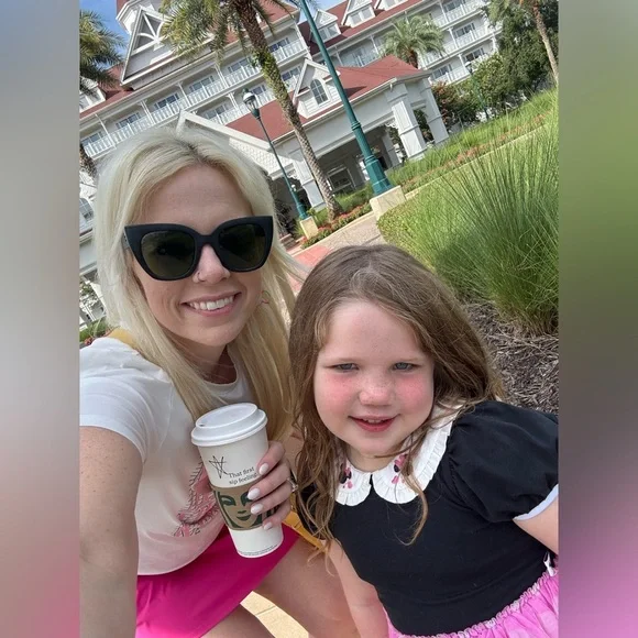 AbbyCatherine is LIVE! Share Show Happening Now! 😍🎀 - Picture 8 of 16